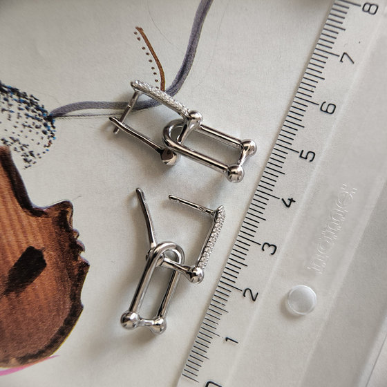 Серебряные серьги с фианитами