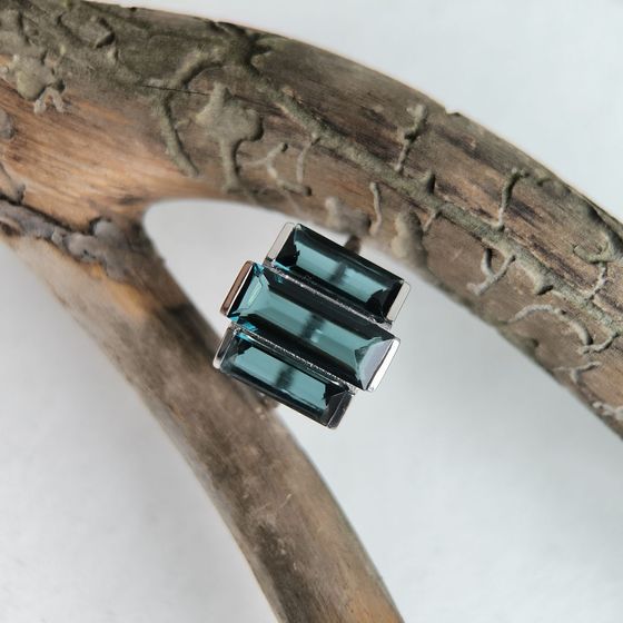 Серебряное кольцо с топазом Лондон Блю 6.198ct