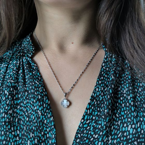 Серебряная подвеска с перламутром