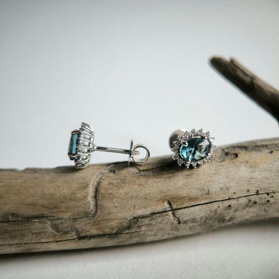 Серебряные серьги с топазом Лондон Блю 1.467ct