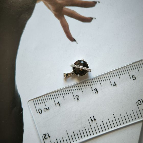 Серебряная подвеска с раухтопазом (дымчатым кварцем) 1.862ct, фианитами