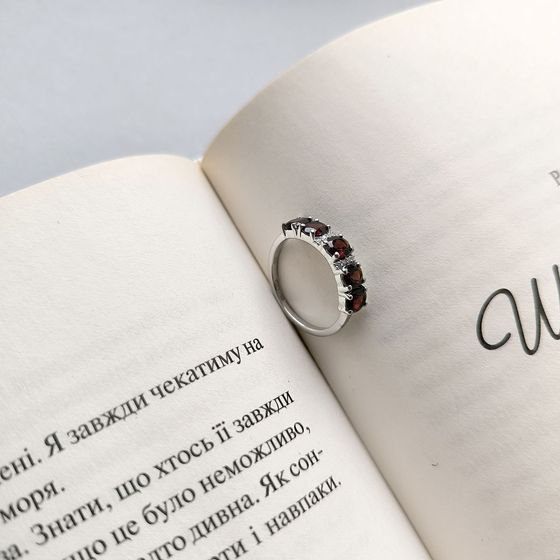 Серебряное кольцо с гранатом 2.383ct