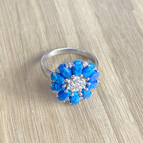 Серебряное кольцо с опалом 0.889ct, фианитами