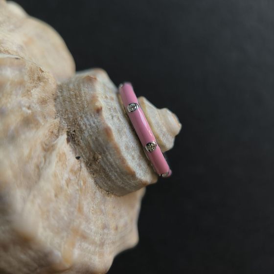 Серебряное кольцо с емаллю, фианитами