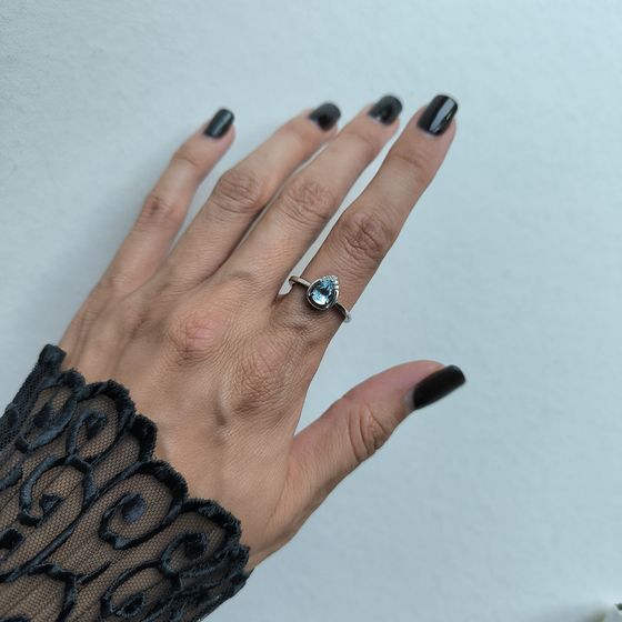 Серебряное кольцо с топазом 0.893ct, фианитами