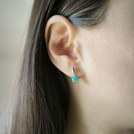 Серебряные серьги с изумрудом