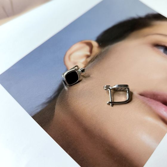 Серебряные серьги с ониксом