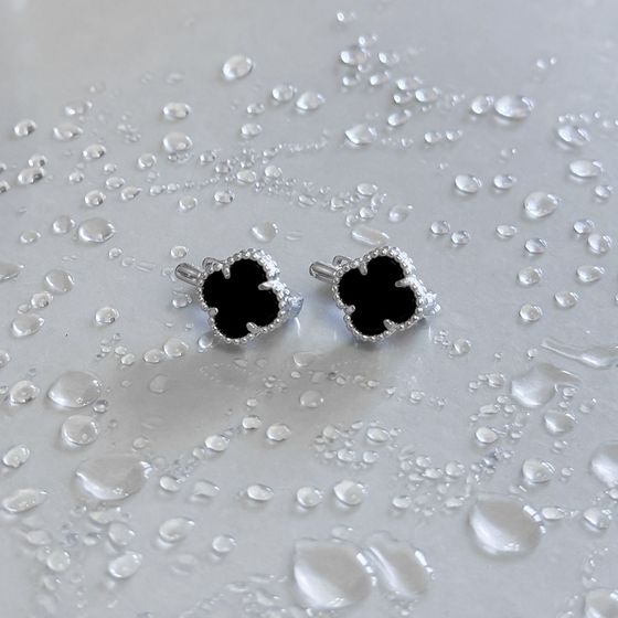 Серебряные серьги с ониксом