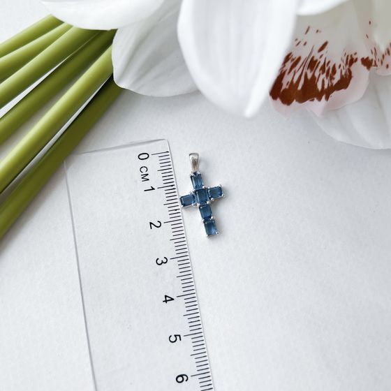 Серебряный крестик с танзанитом nano