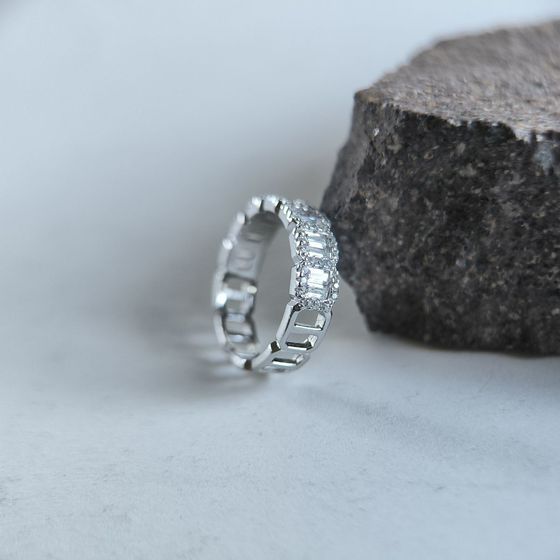 Серебряное кольцо с фианитами