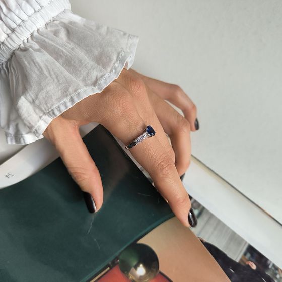 Серебряное кольцо с сапфиром nano 0.923ct, фианитами