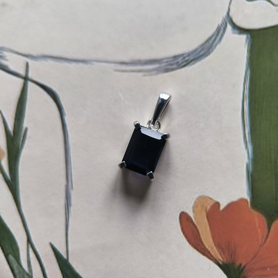 Серебряная подвеска с сапфиром nano 1.26ct
