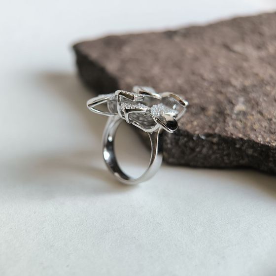 Серебряное кольцо с фианитами