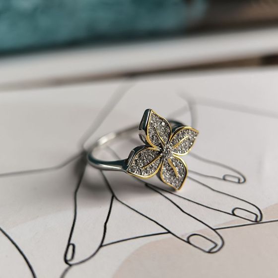 Серебряное кольцо с фианитами