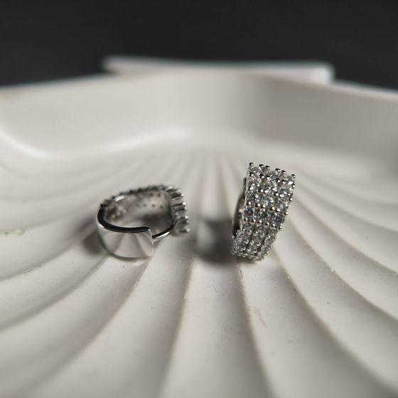 Серебряные серьги с фианитами