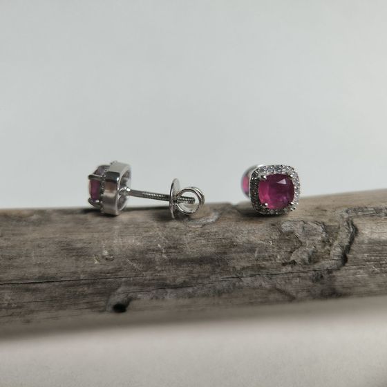 Серебряные серьги с рубином 1.655ct, фианитами