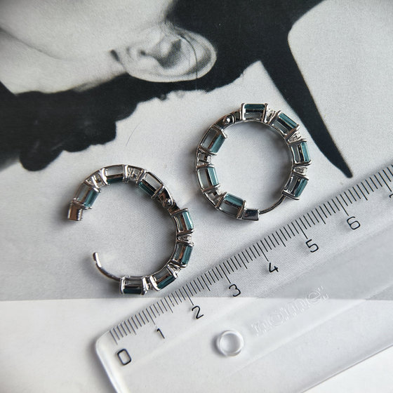 Серебряные серьги с топазом Лондон Блю 3.98ct, фианитами