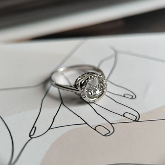 Серебряное кольцо с фианитами