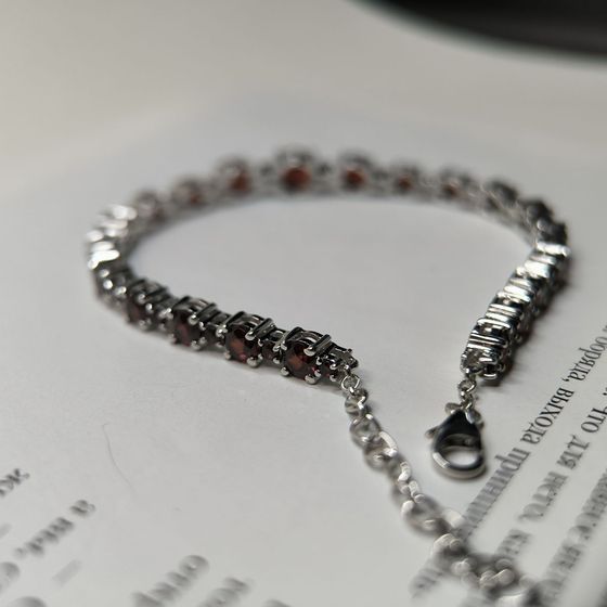 Серебряный браслет с гранатом 9.364ct