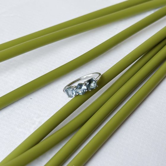 Серебряное кольцо с топазом Лондон Блю 1.361ct