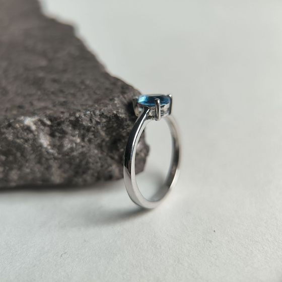 Серебряное кольцо с топазом Лондон Блю 0.469ct