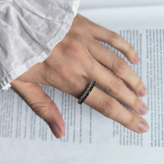 Серебряное кольцо с гранатом