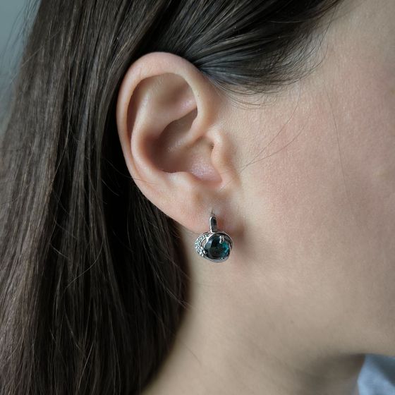 Серебряные серьги с топазом Лондон Блю 2.185ct, фианитами