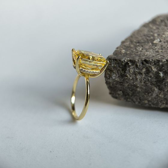 Серебряное кольцо с фианитами