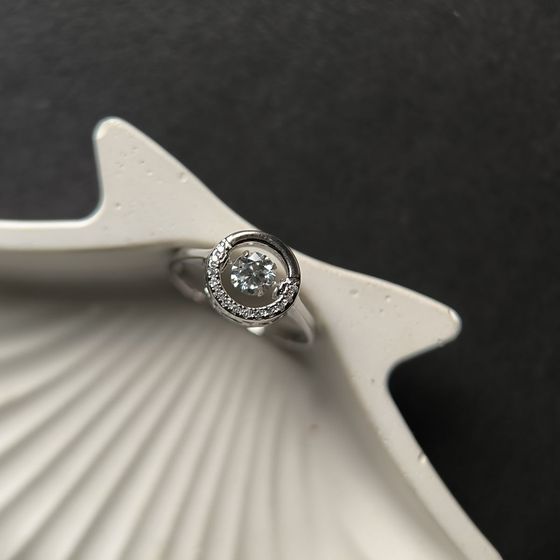 Серебряное кольцо с фианитами