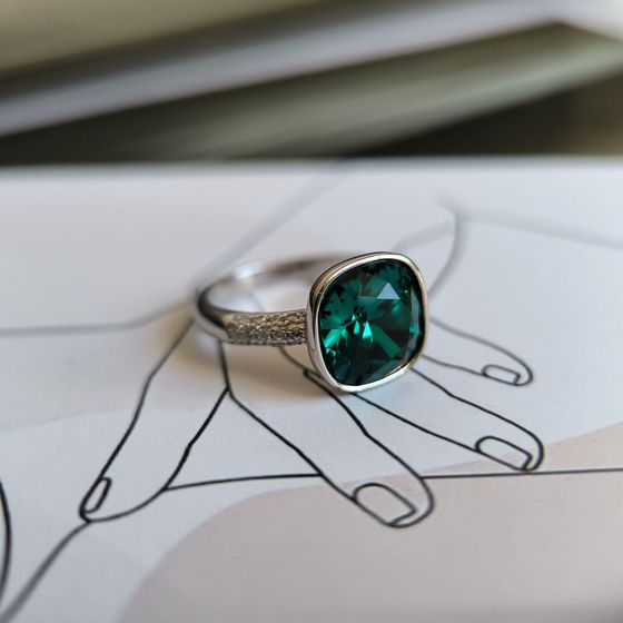 Серебряное кольцо с фианитами