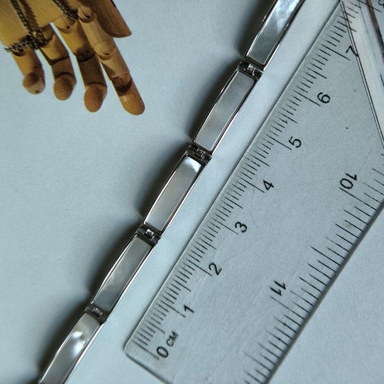 Серебряный браслет с перламутром