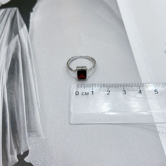 Серебряное кольцо с гранатом 1.942ct