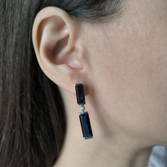 Серебряные серьги с сапфиром nano 9.608ct, фианитами