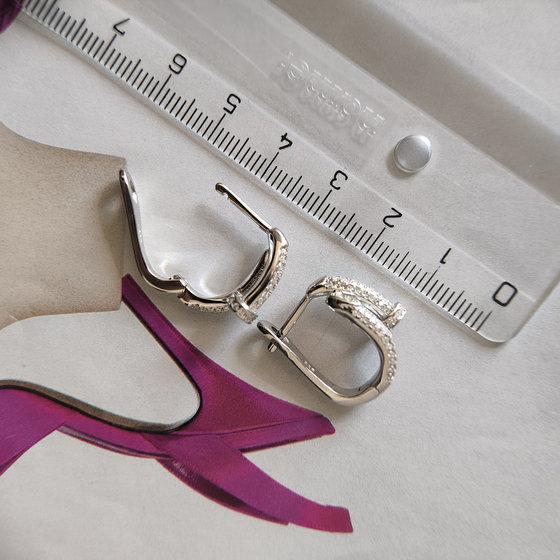 Серебряные серьги с фианитами