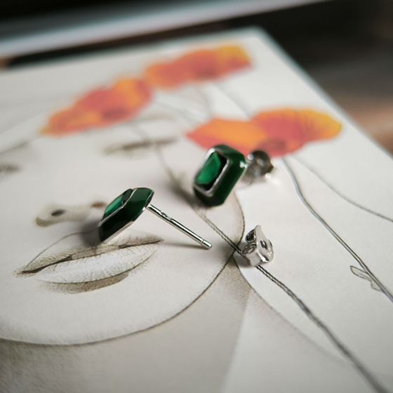 Серебряные серьги с фианитами, емаллю Серебряные серьги с фианитами, емаллю