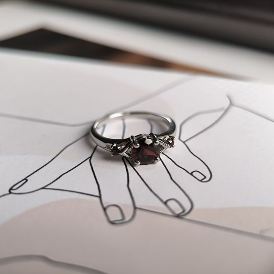 Серебряное кольцо с гранатом 1.075ct