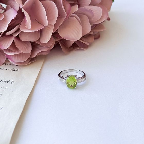 Серебряное кольцо с хризолітом 2.452ct