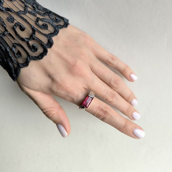 Серебряное кольцо с рубином 3.844ct