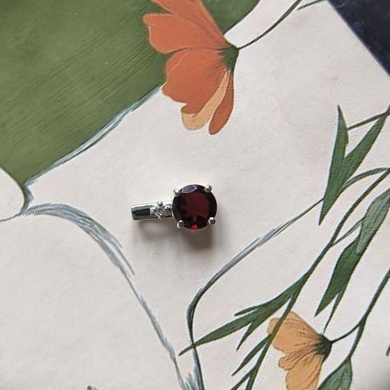Серебряная подвеска с гранатом nano 1.45ct, фианитами