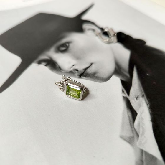 Серебряные серьги с хризолітом 3.267ct