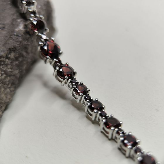Серебряный браслет с гранатом 9.364ct Серебряный браслет с гранатом 9.364ct