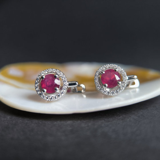 Серебряные серьги с рубином 2.672ct, фианитами