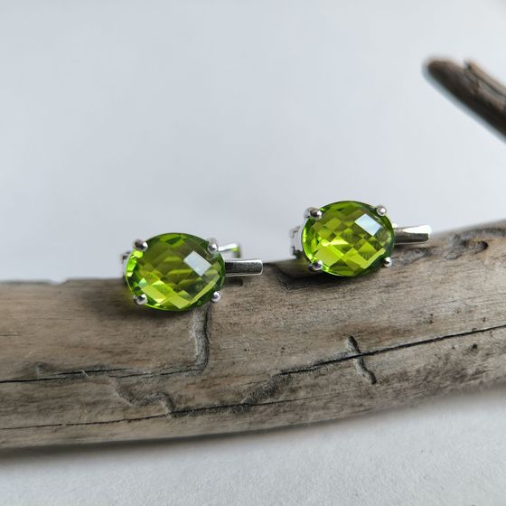 Серебряные серьги с хризолітом 4.675ct