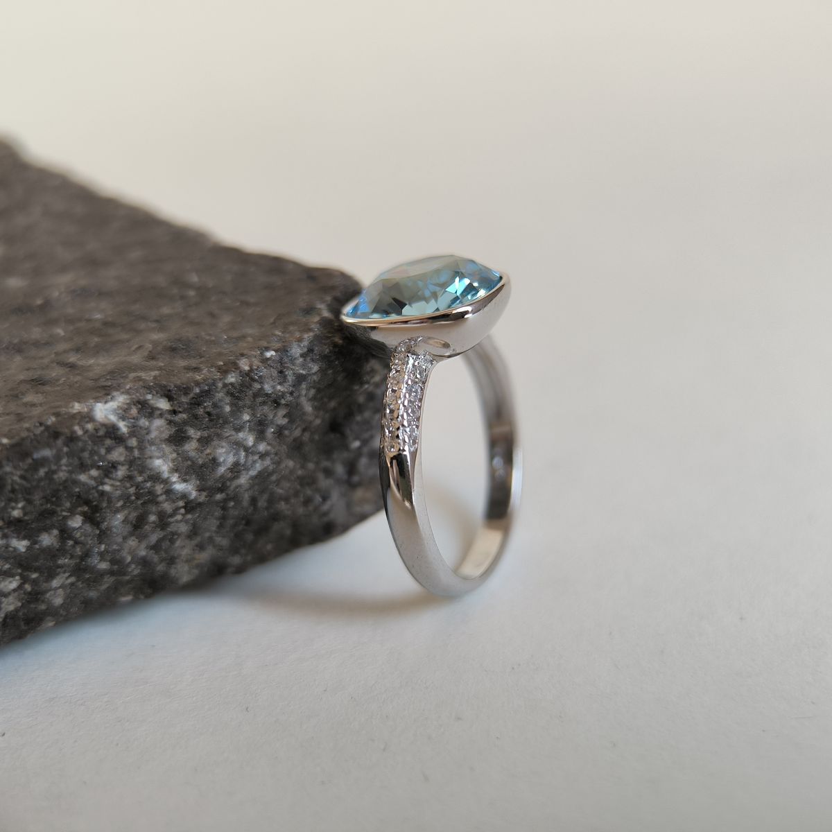 Серебряное кольцо с фианитами