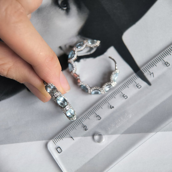 Серебряные серьги с топазом 11.8ct, фианитами