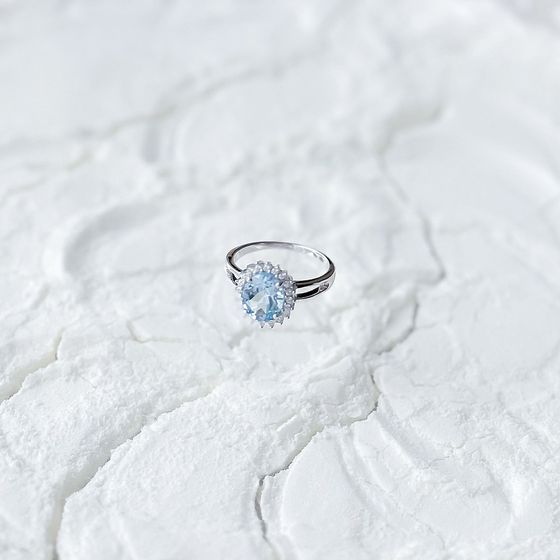 Серебряное кольцо с топазом 3.265ct, фианитами
