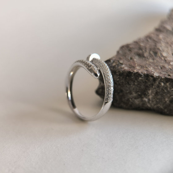 Серебряное кольцо с фианитами