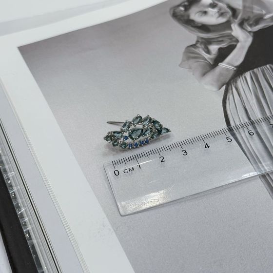 Серебряная брошка с топазом Лондон Блю 2.313ct