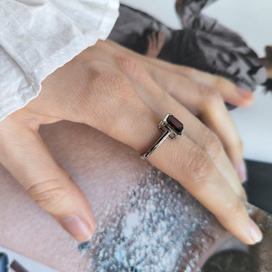 Серебряное кольцо с гранатом 2.05ct