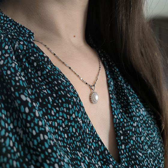 Серебряная подвеска с жемчугом, фианитами